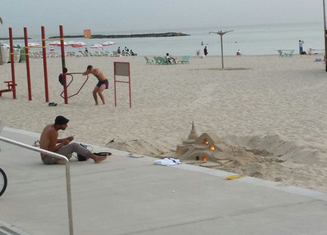 sand-art-tel-aviv-beach-2
