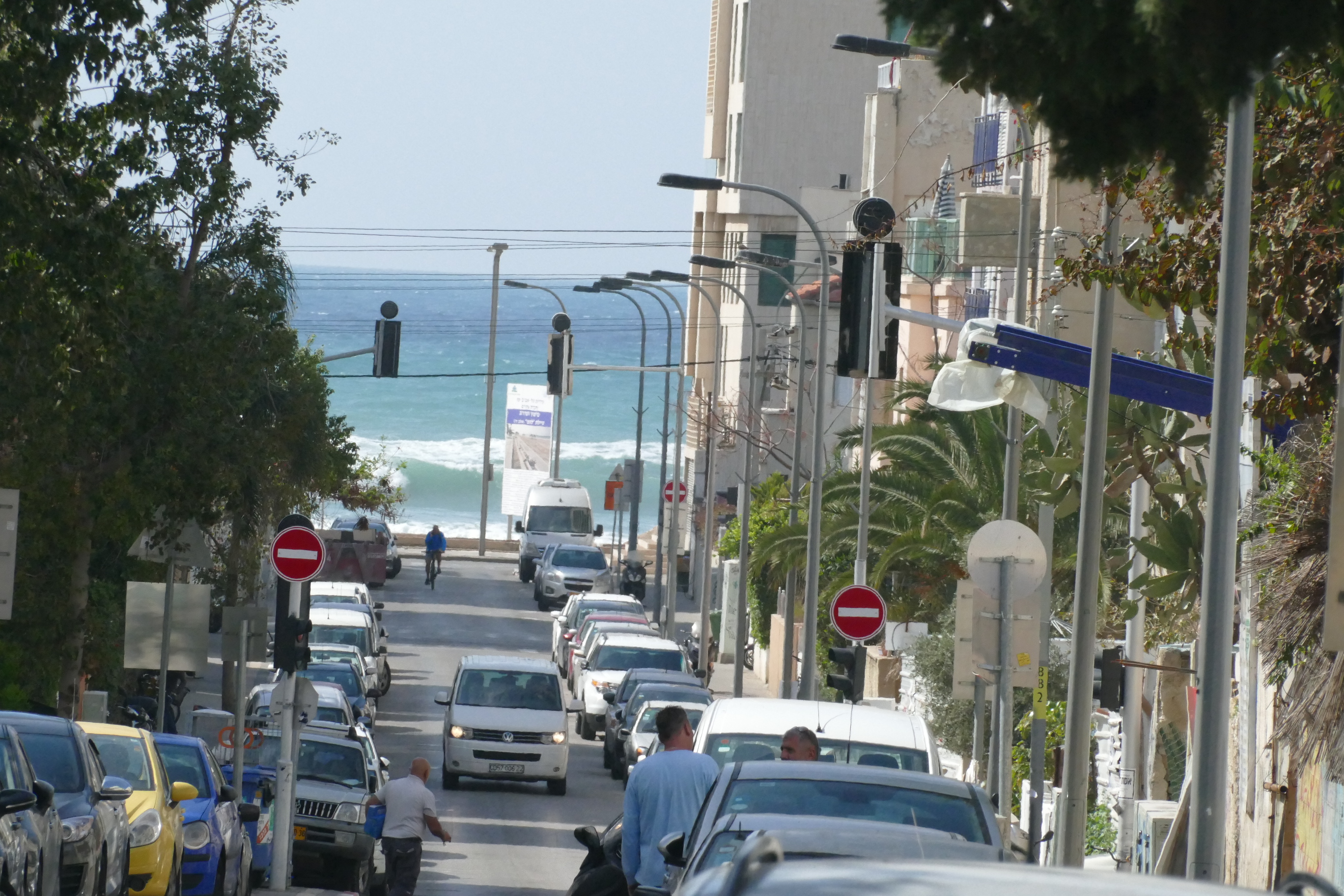 tel aviv beach high waves